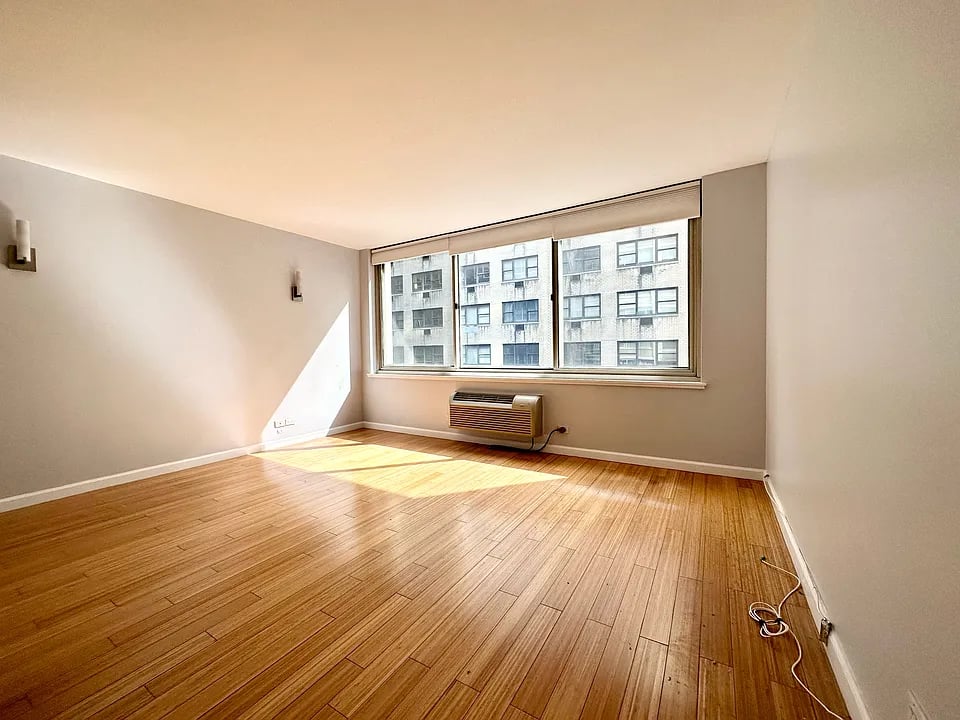 333 E 45th St, #5D