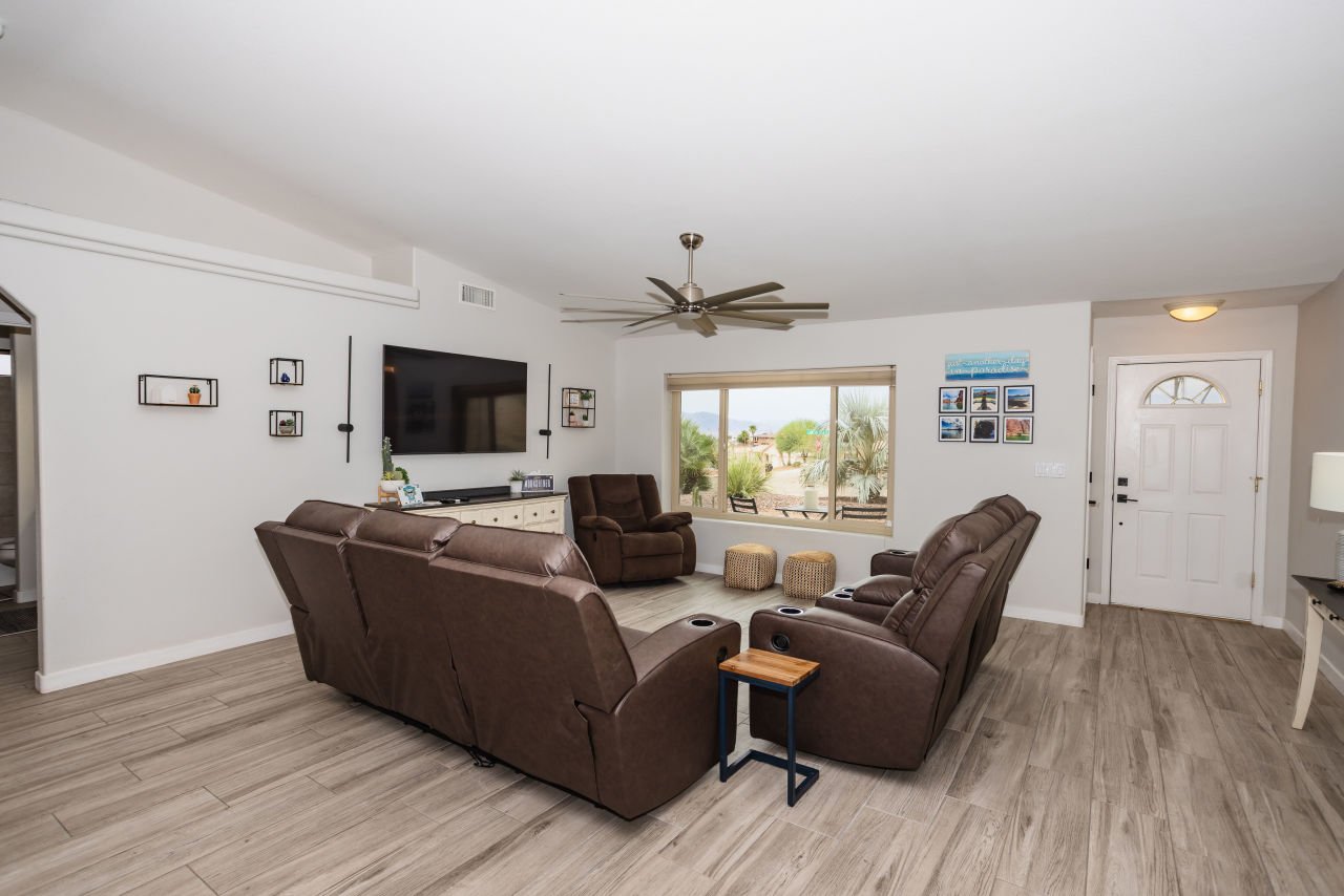 2870 Canyon Oak Dr