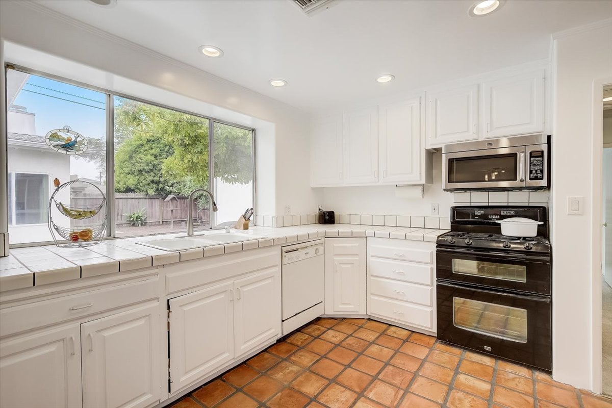 7906 Kittyhawk Ave