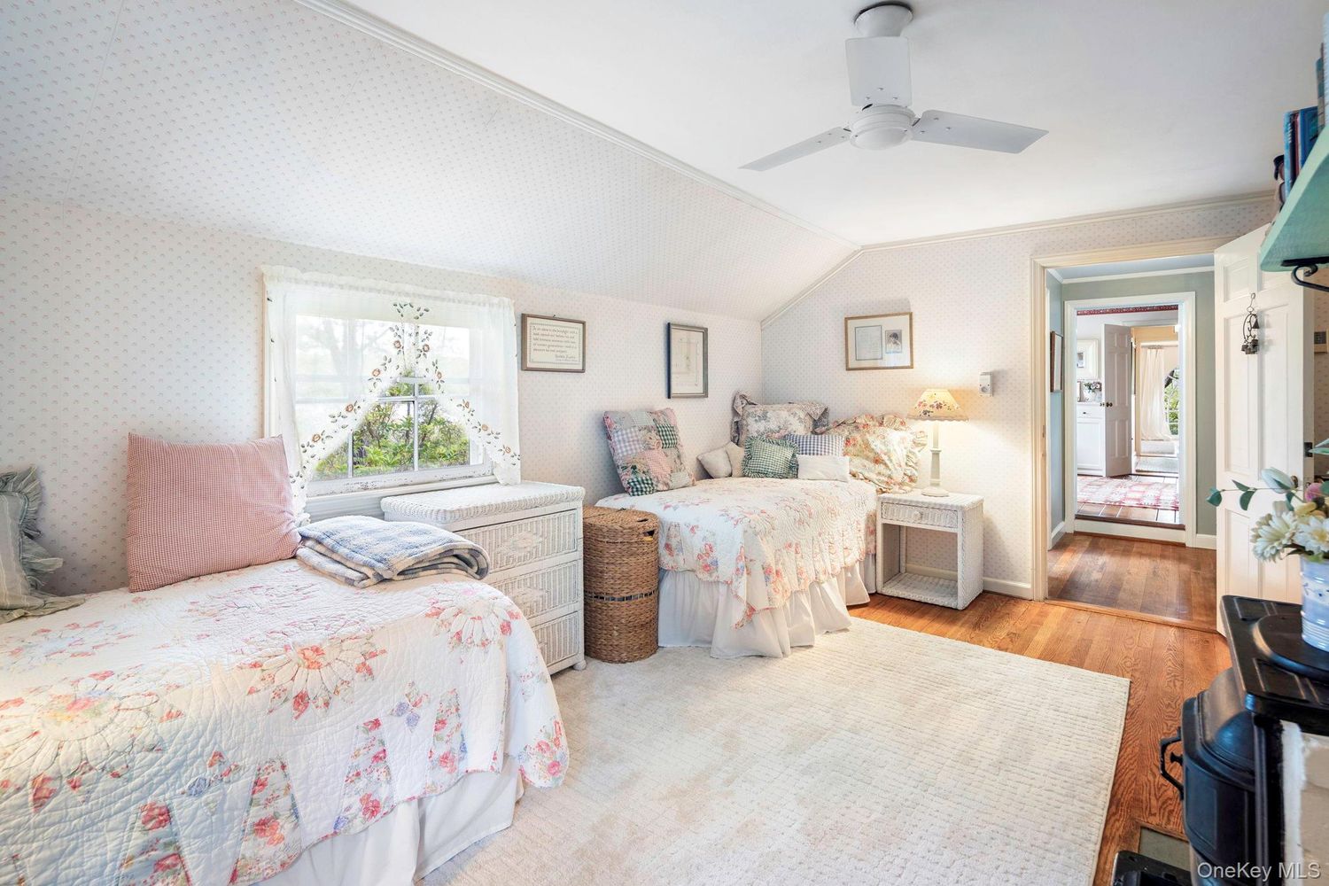 93 Cross Pond Rd