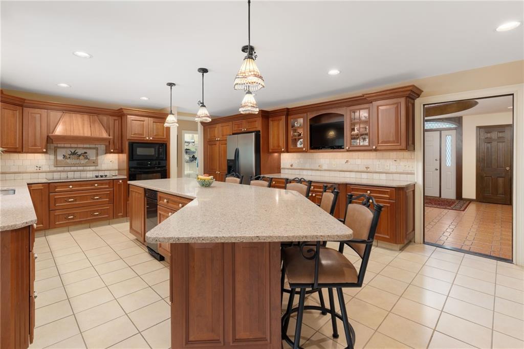 2 Lancers Lane, Lincoln, RI 02865