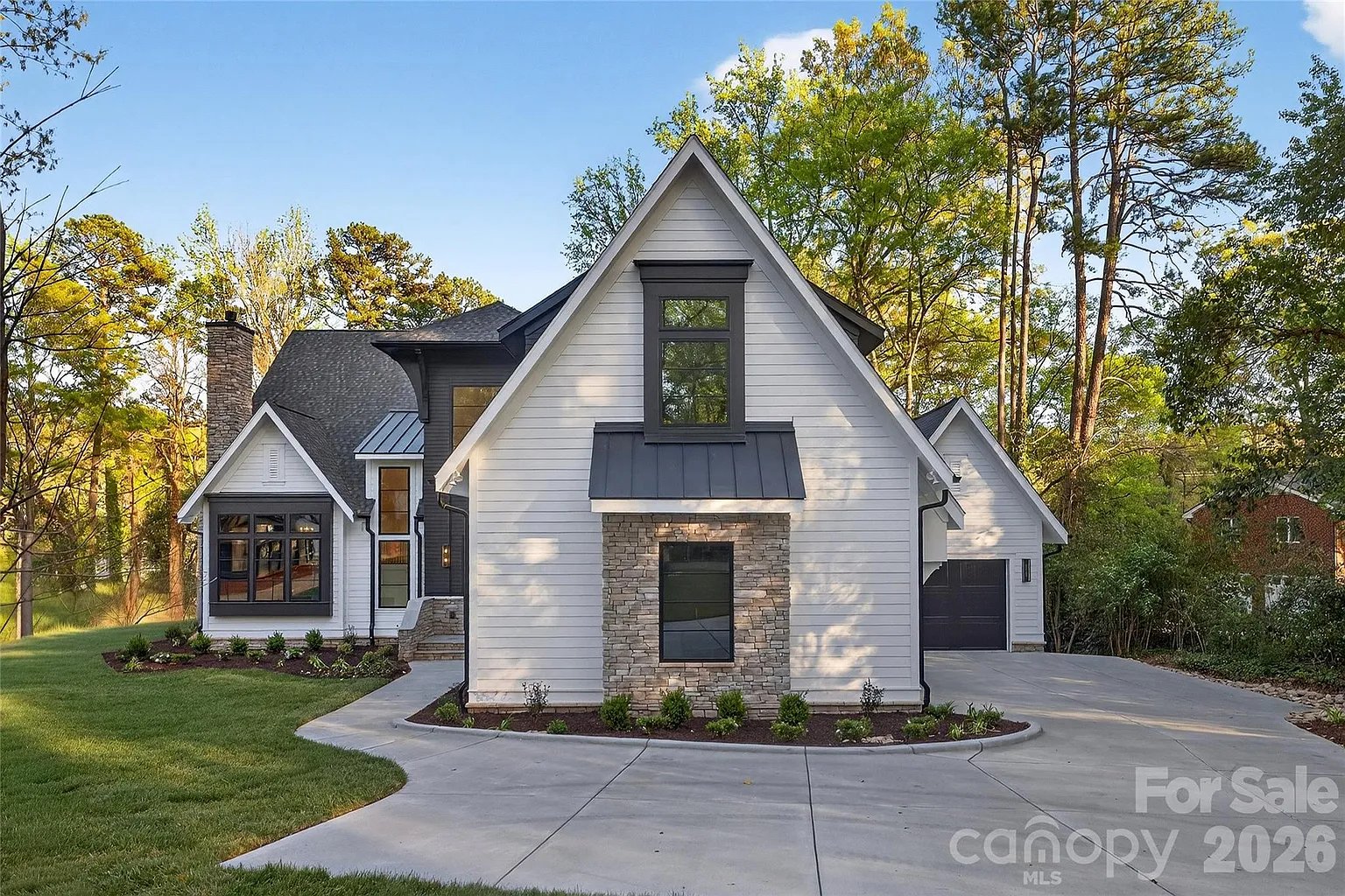 1209 Meadowood Ln