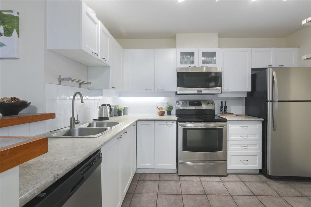 657 W 7th Ave, #103