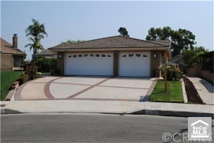 2218 HILLVIEW Cir