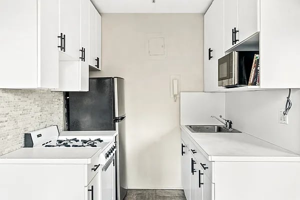 301 East 63rd Street #8C