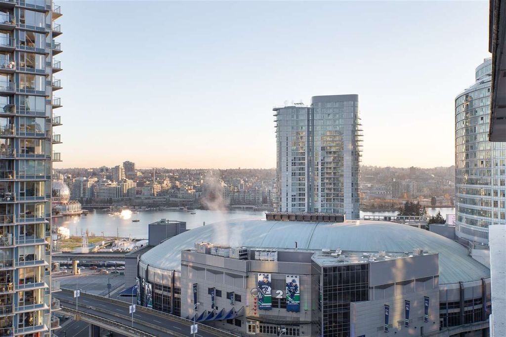 188 Keefer Pl, #2305