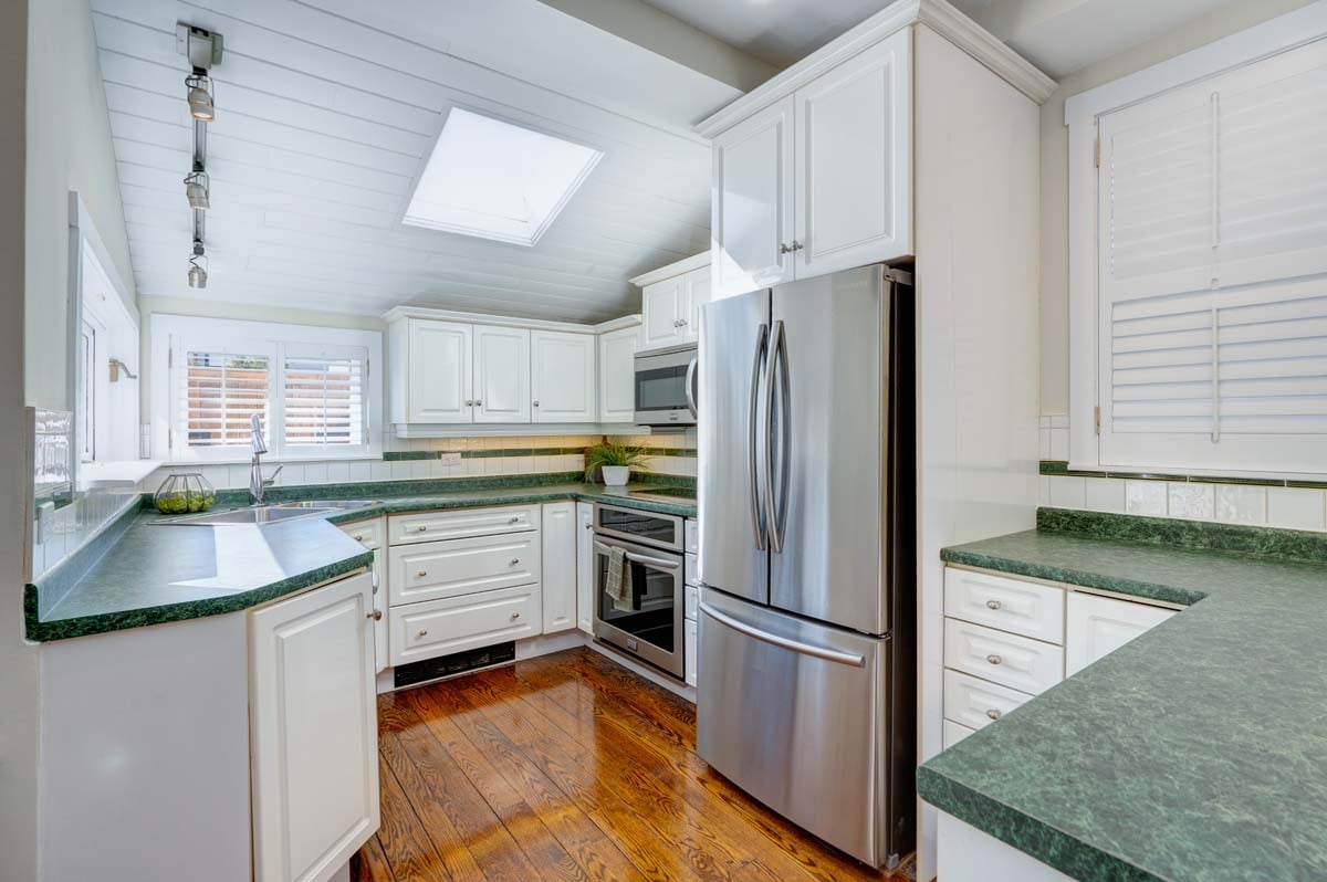 110 Fallingbrook Rd