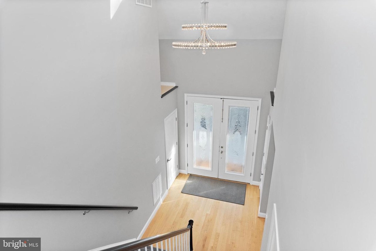 302 Holly Rd