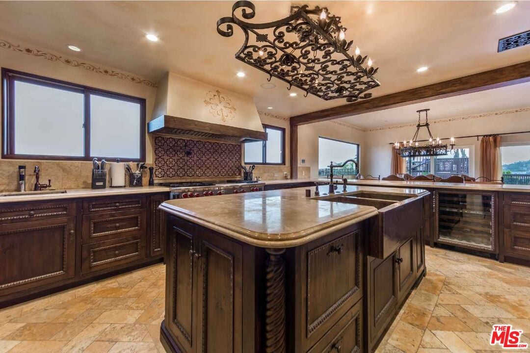 Celestia Crest, Venus Dr, 90046