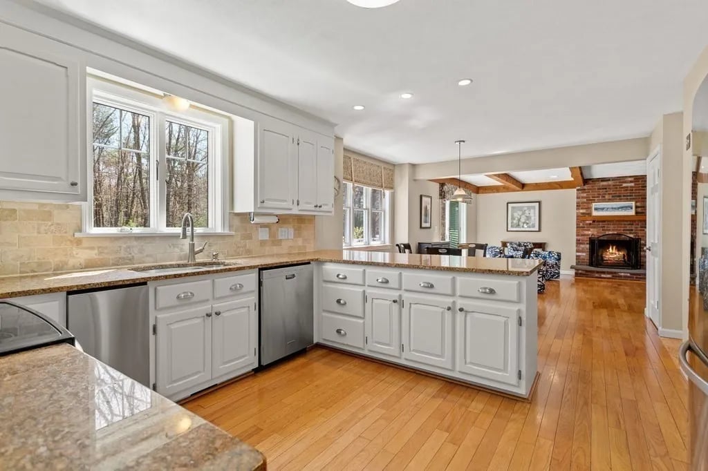 136 Leslie Rd