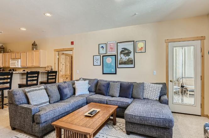 337 Streamside Ln #207