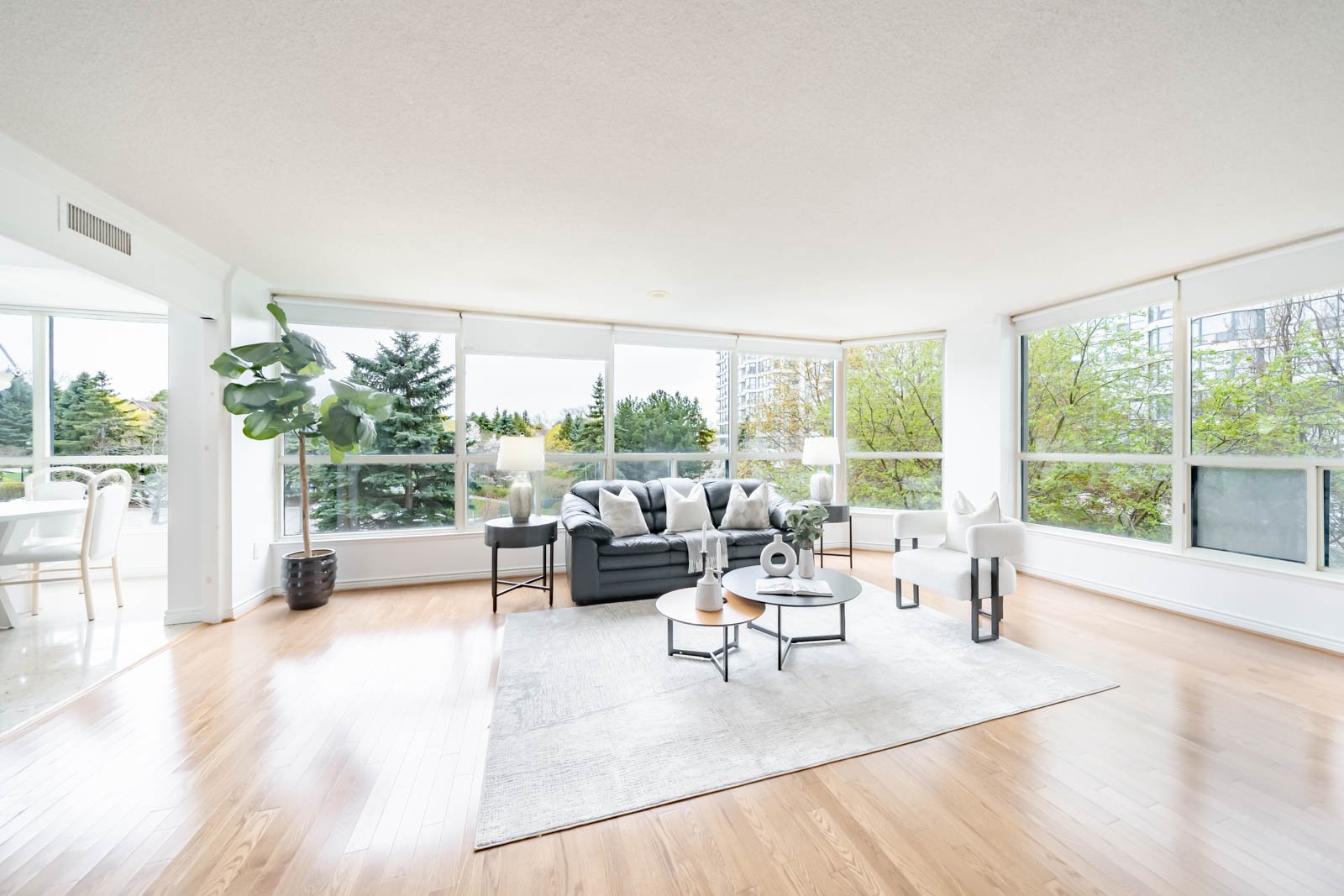 301-7300 Yonge Street 