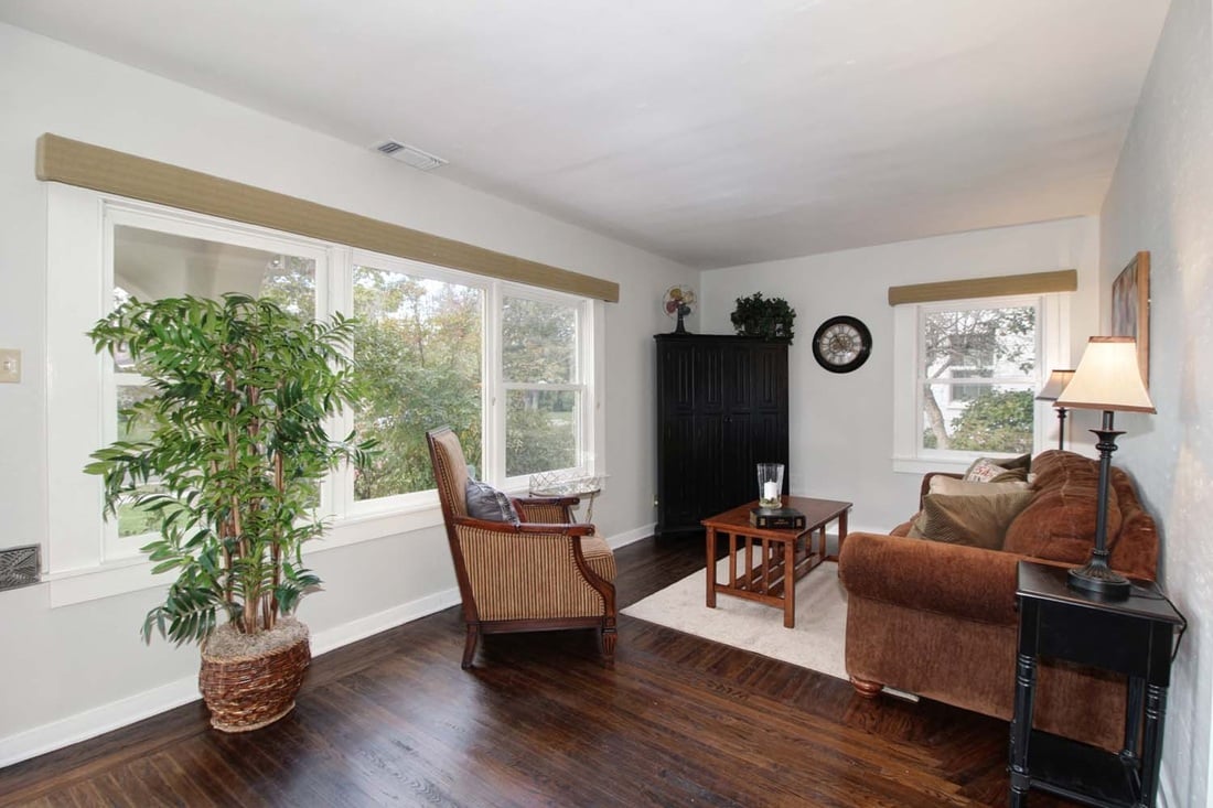 Just listed! Darling Elmhurst home