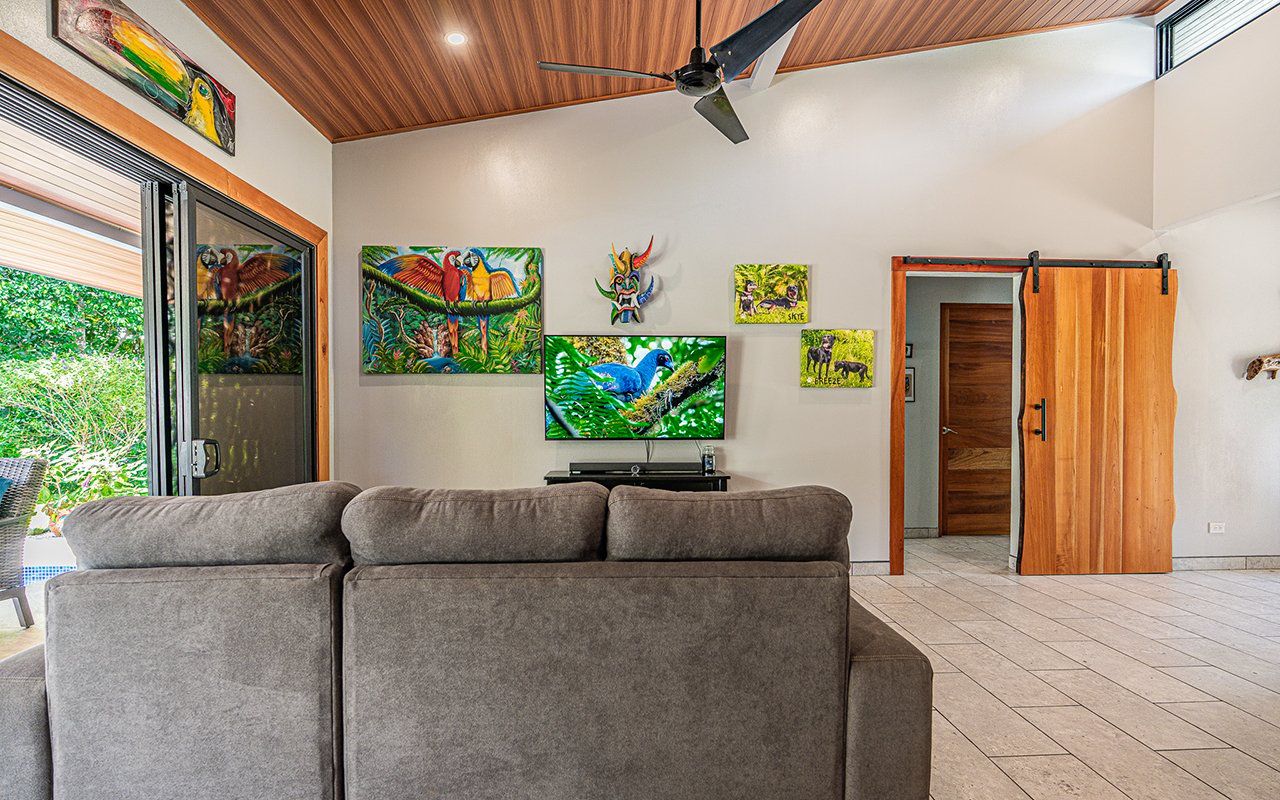 Home Near Downtown Uvita with Private Forest and Creek
