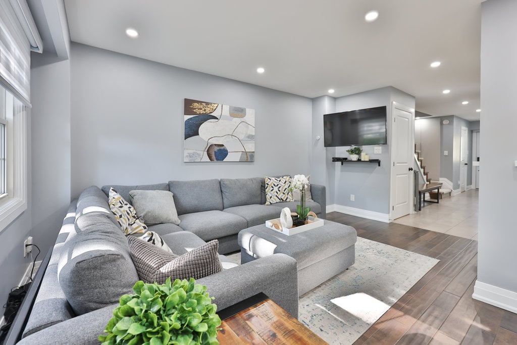 164-2120 Rathburn Rd E
