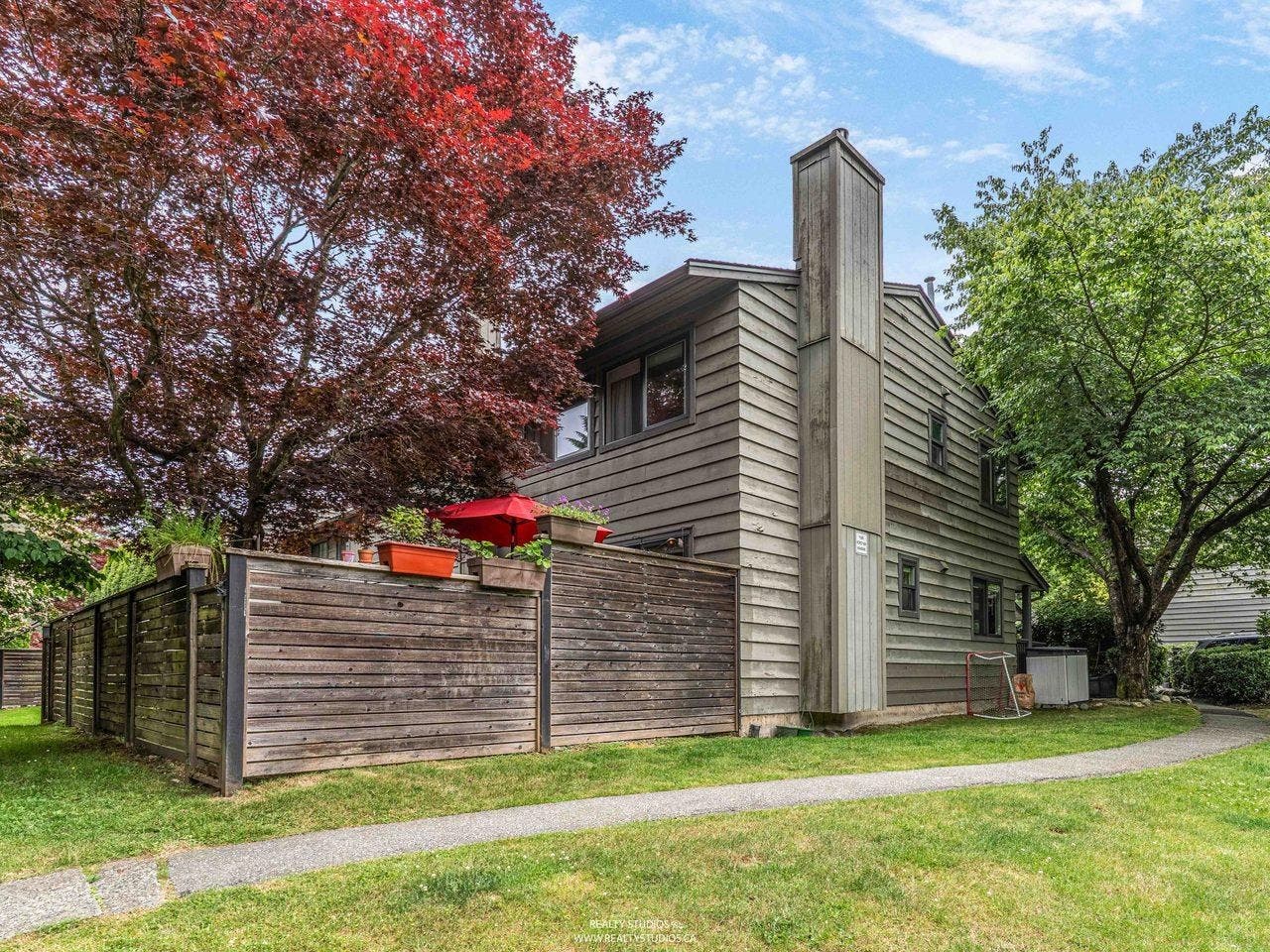 39-1910 Cedar Village Crescent