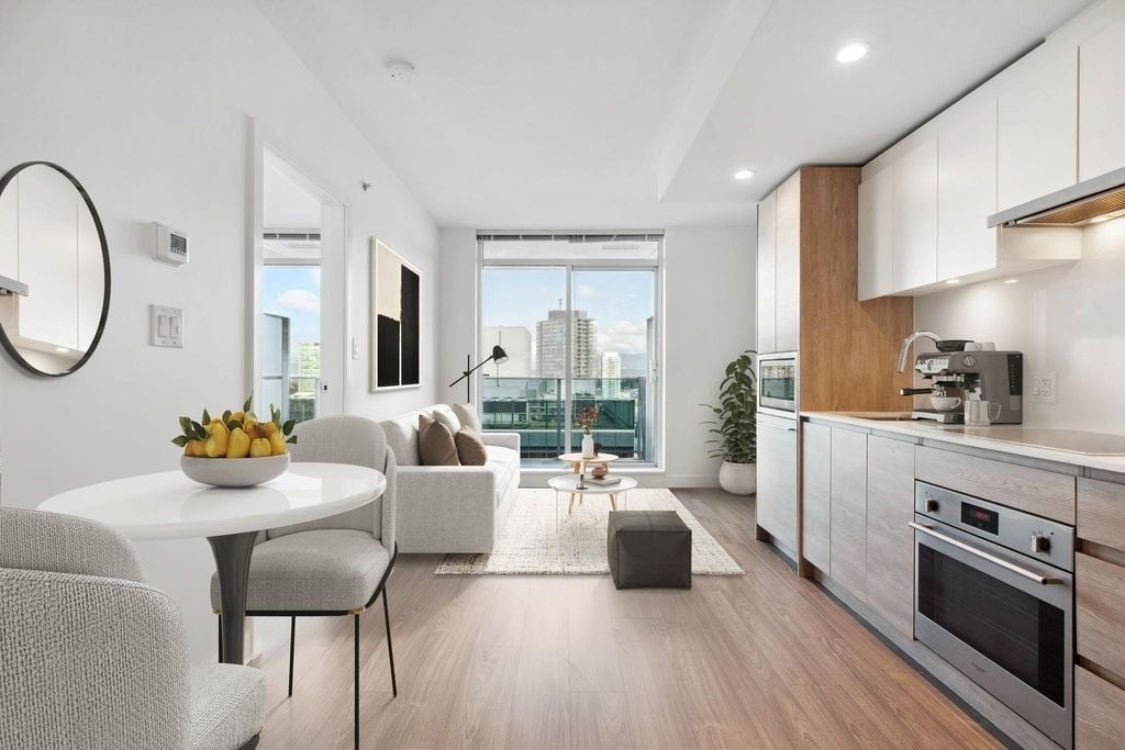 13615 Fraser Hwy, #2307