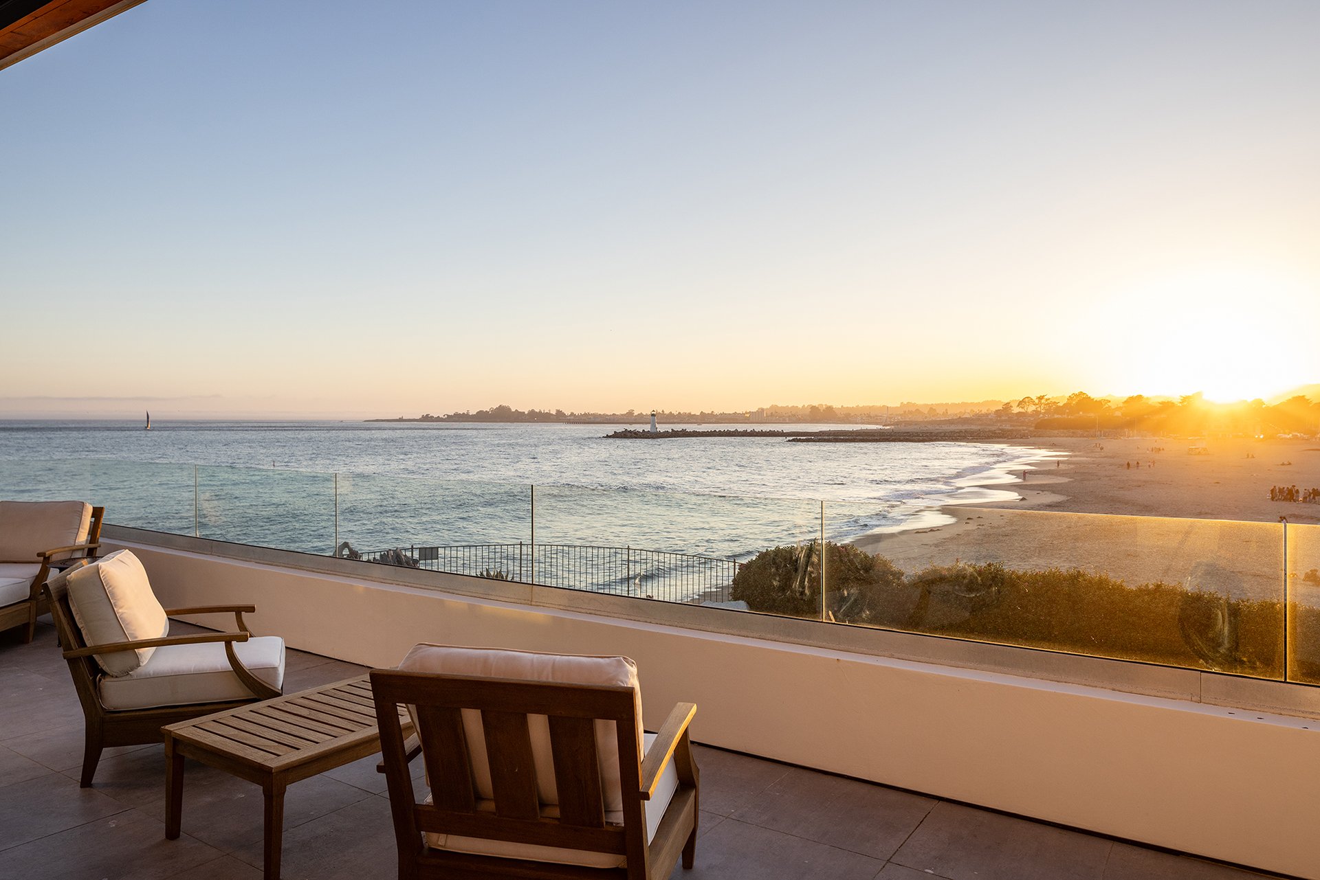 Contemporary Oceanfront Retreat