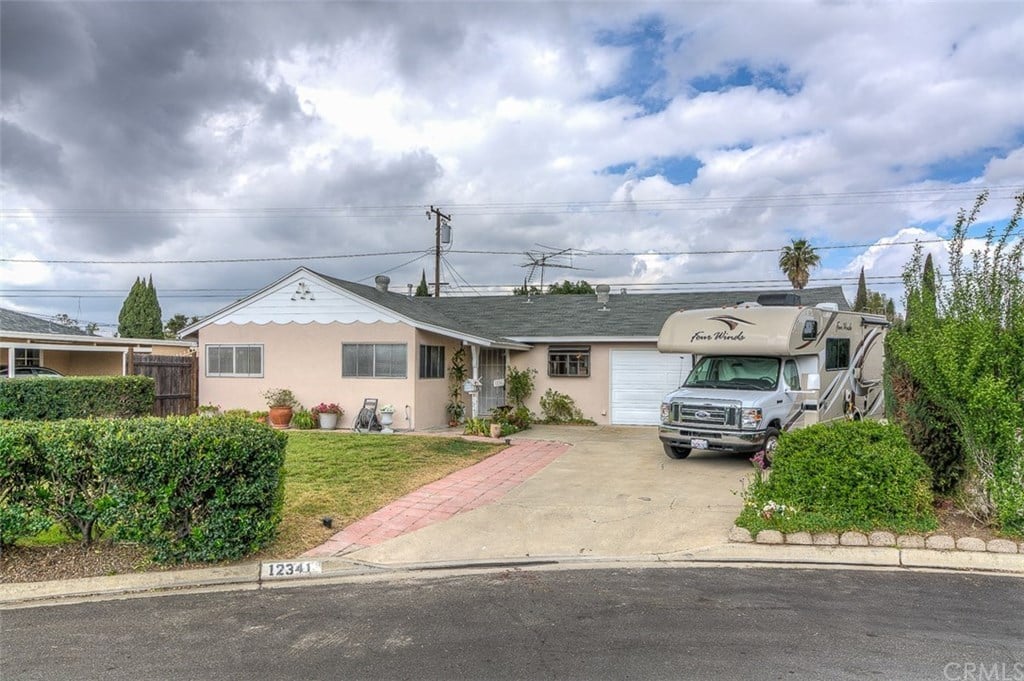 12341 Flagstone Pl