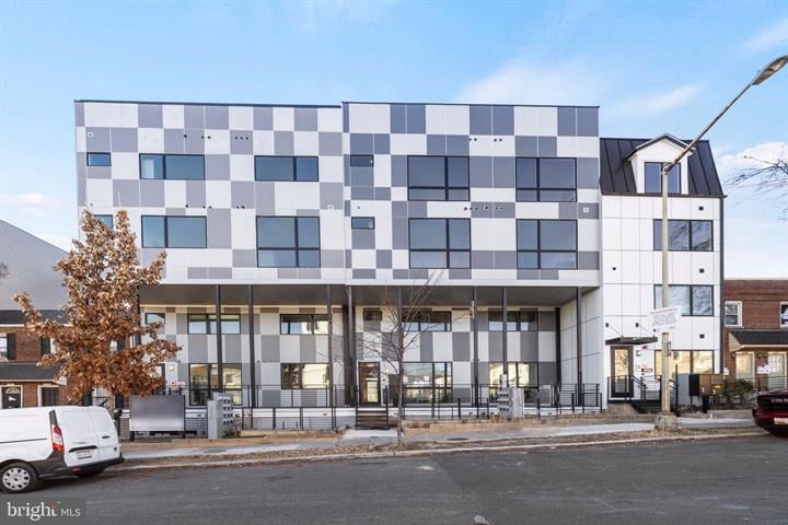824 18th St NE #9