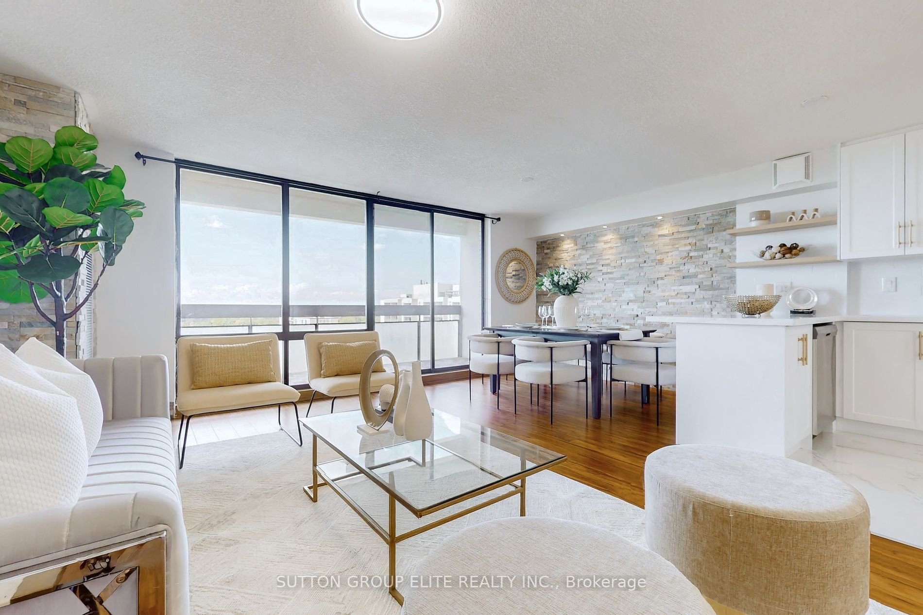 EXQUISITE PH IN NORTH YORK 