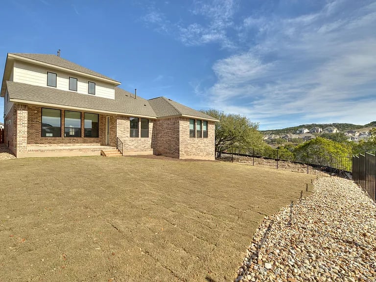 18005 Crofton Cv
