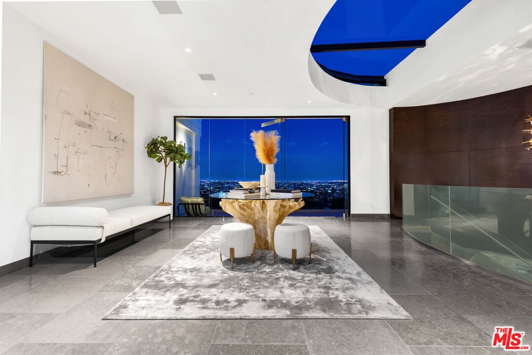 9374 Beverly Crest Dr