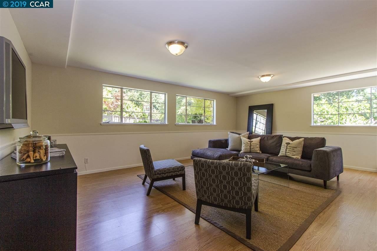 1061 Glen Ct