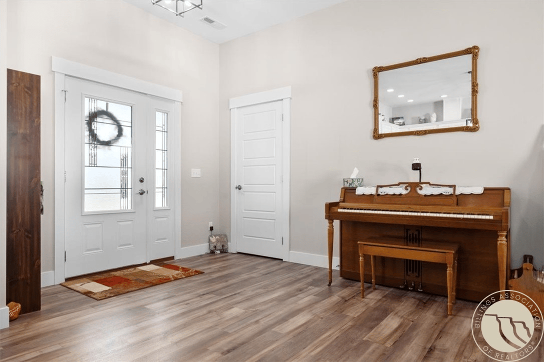 3110 Falcon Cir