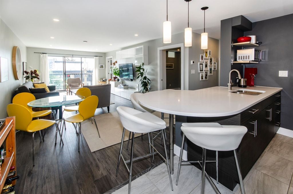 175 E 5th St, #206