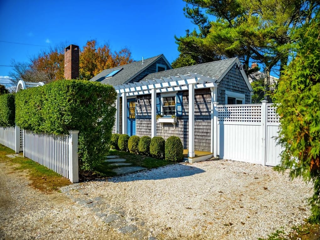 21 Curtis Ln