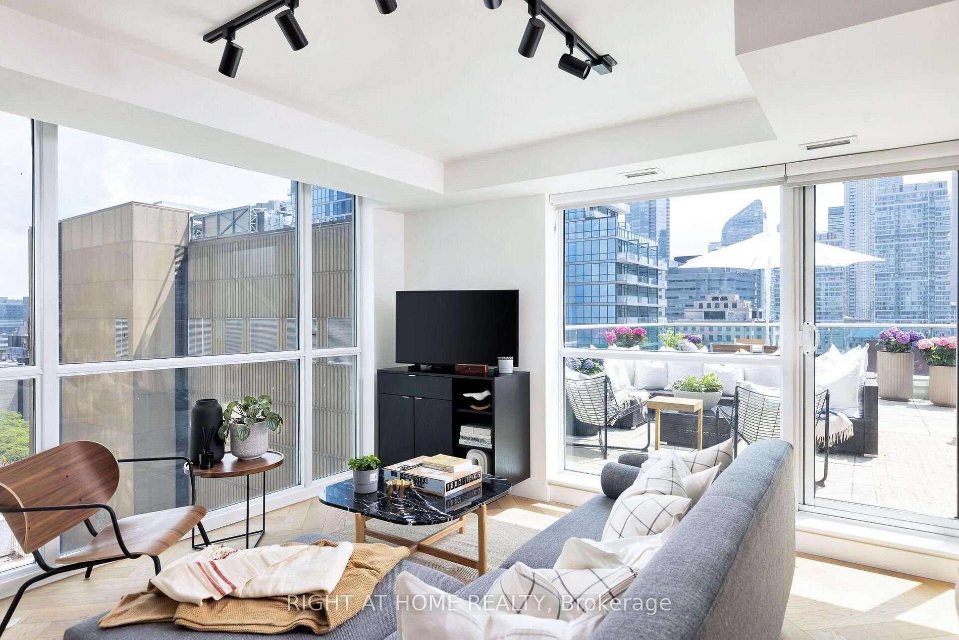 PENTHOUSE AT 9T6