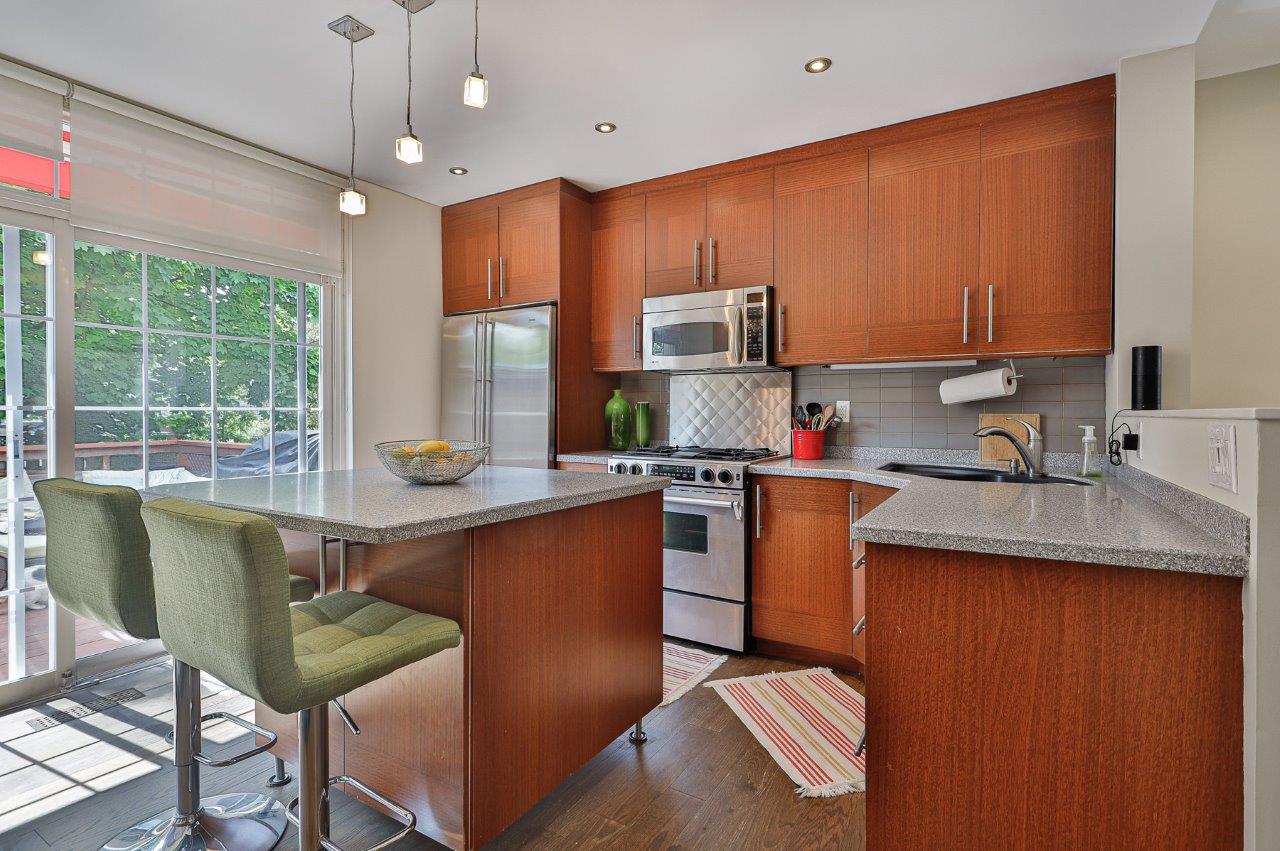 246 Lee Ave