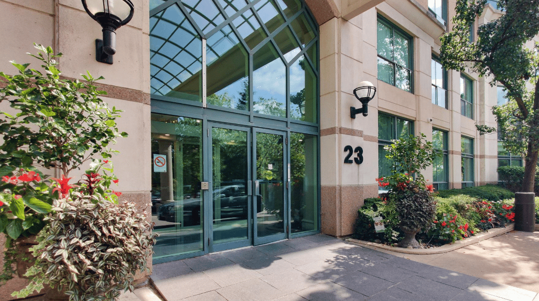 23 Lorraine Drive E 817, Toronto, ON 