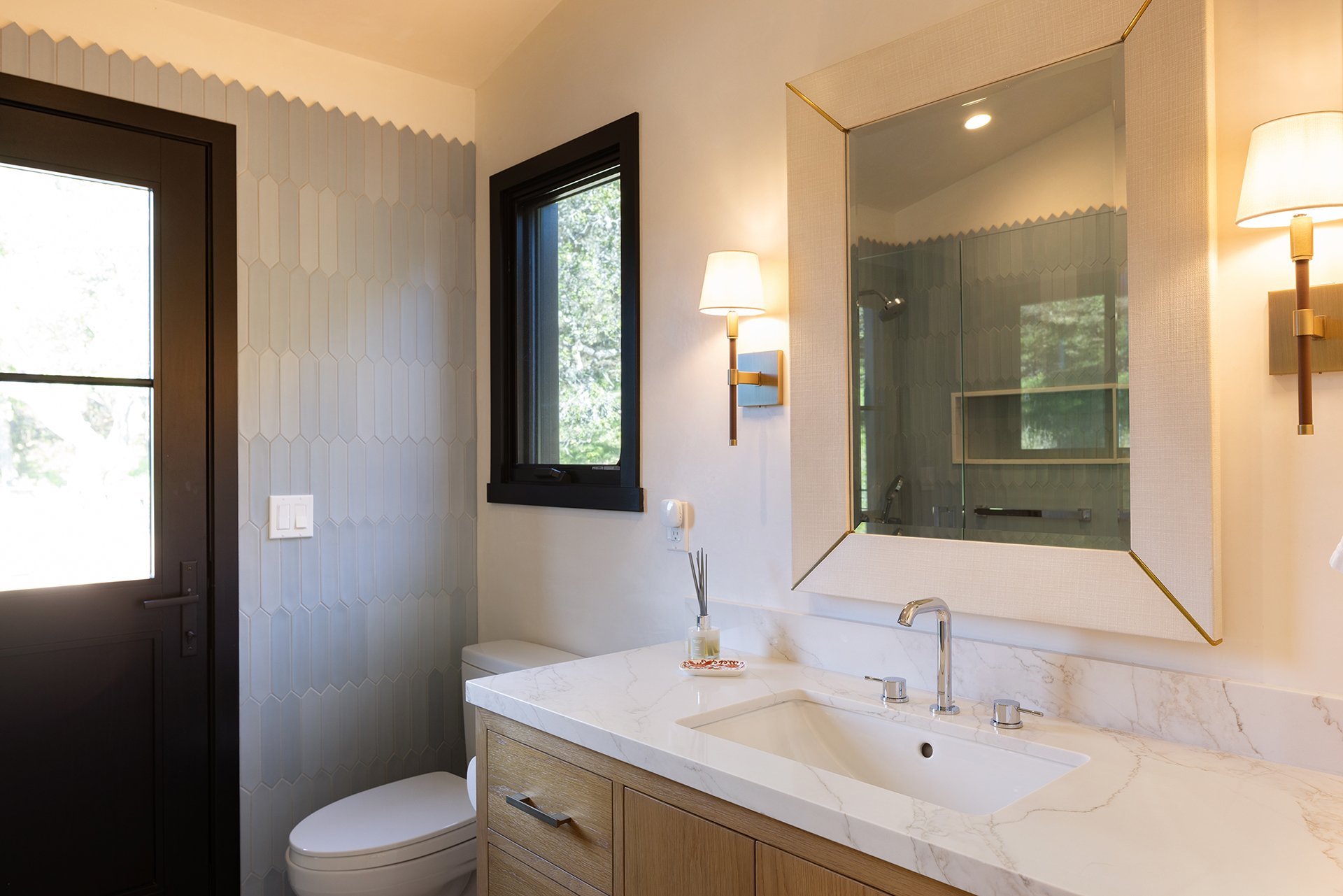 Este Canada | A Tehama Compound
