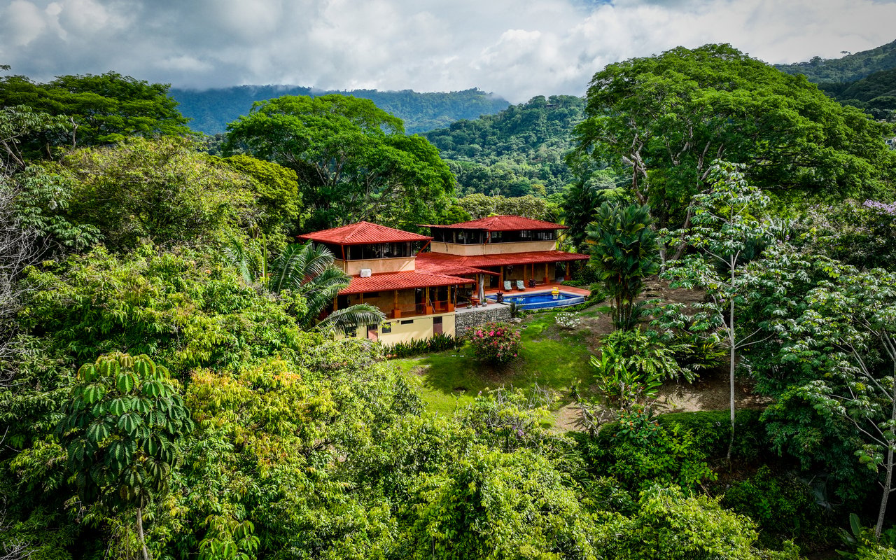 Tropical Getaway with Two Villas and Lush Gardens Near the Heart of Uvita