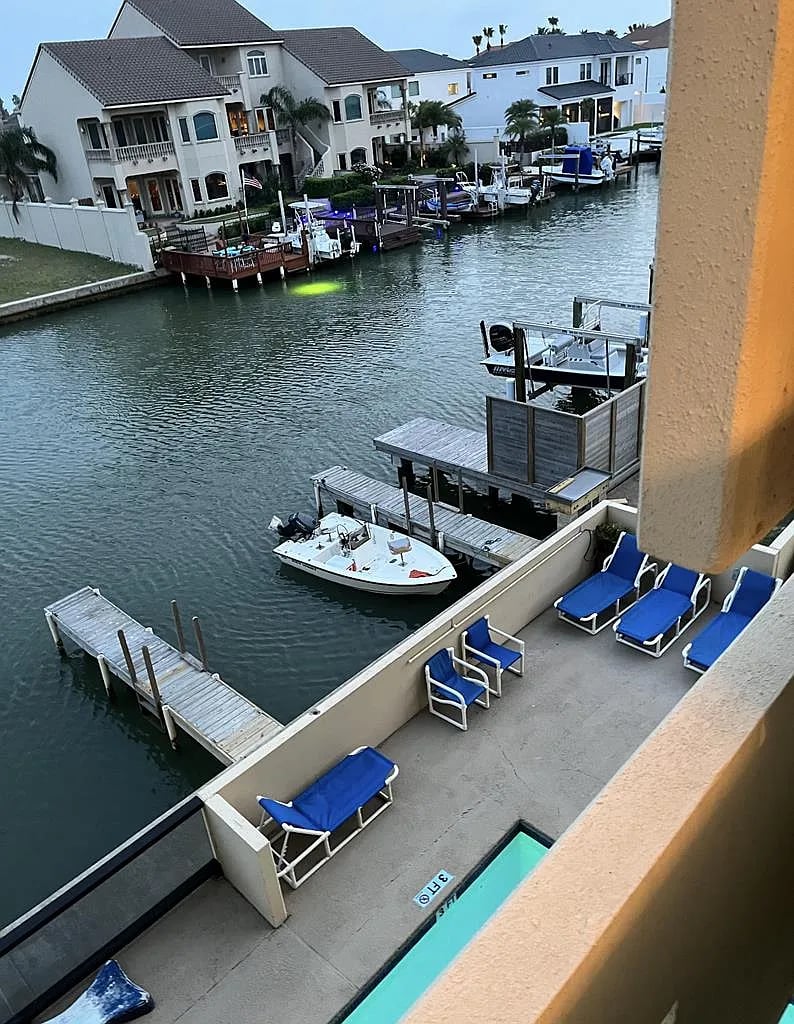 6403 Padre Blvd #32