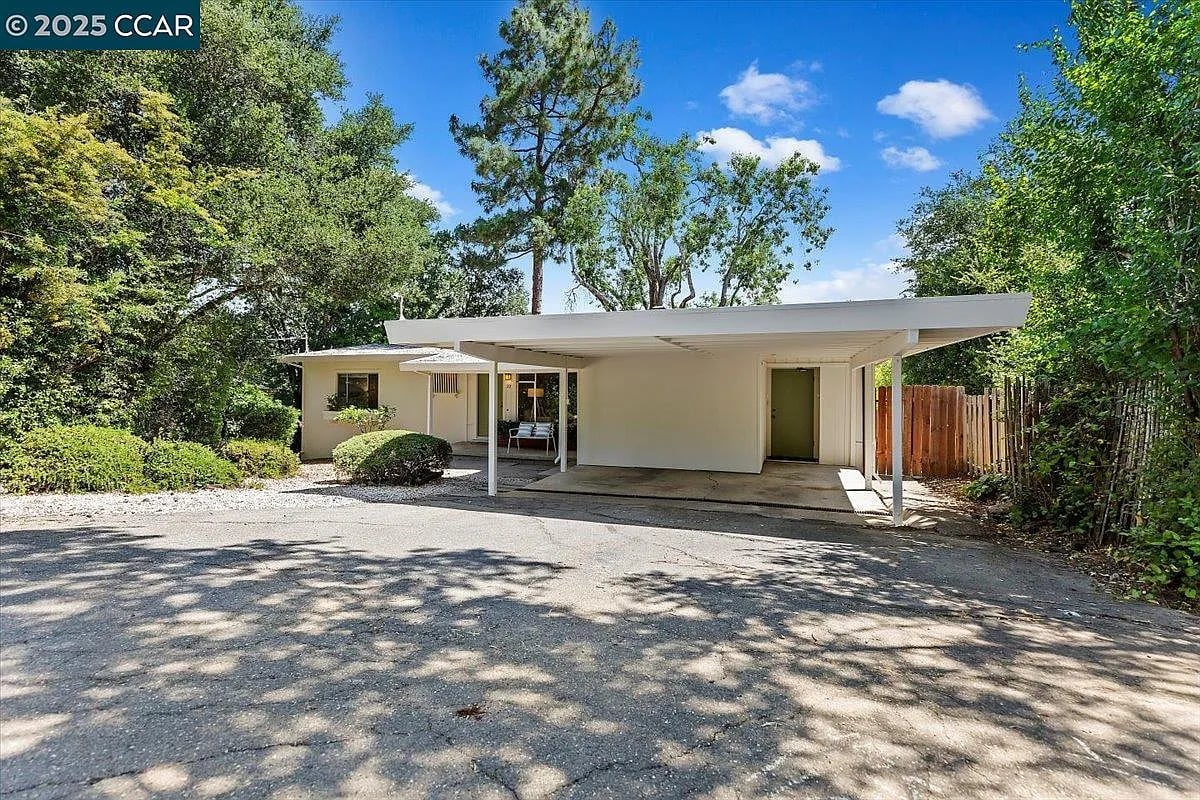 32 California Ave