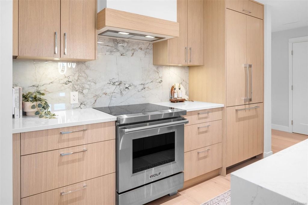 5229 Cordova Bay, #303