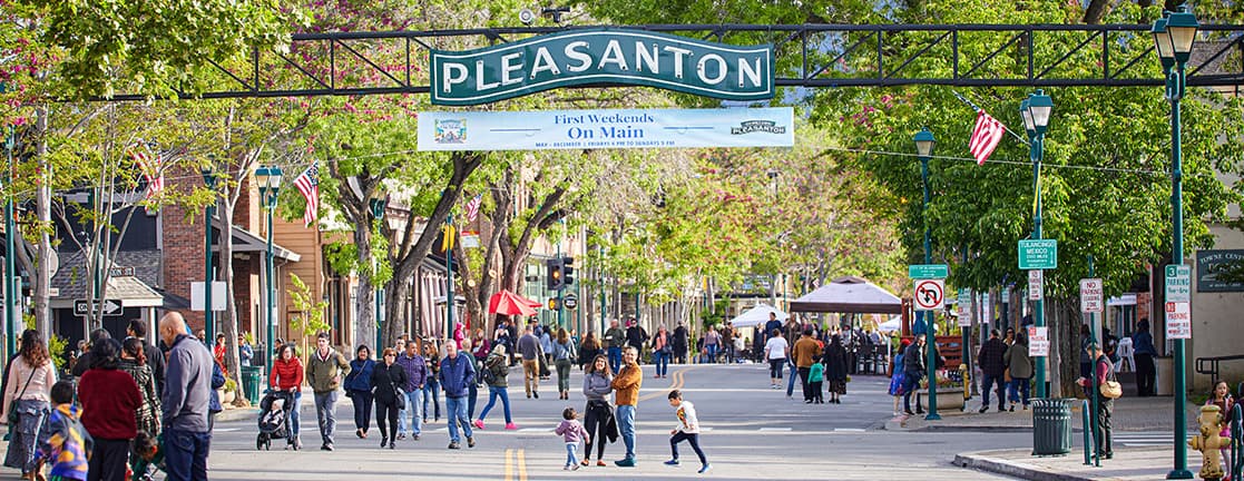 Crowds walking down Main Street under the iconic arch in Downtown Pleasanton California, photo courtesy of City of Pleasanton.