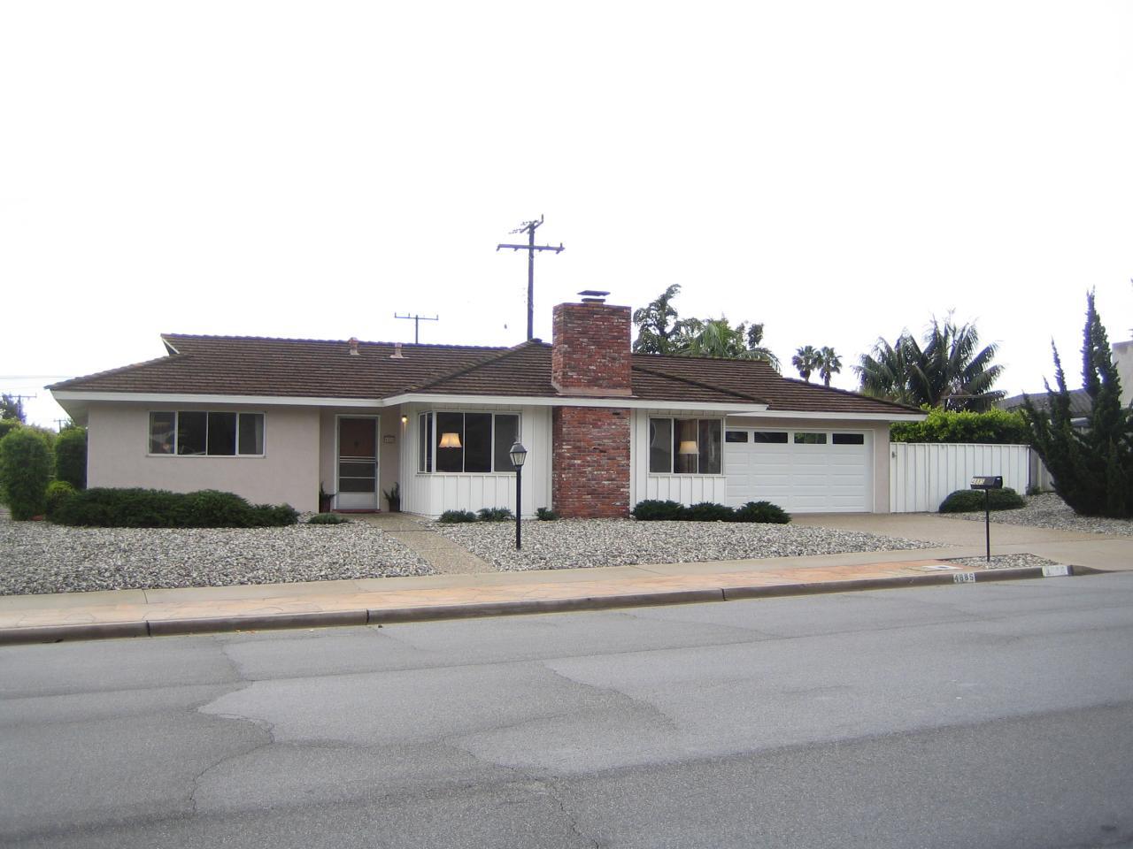 4885 La Gama Way