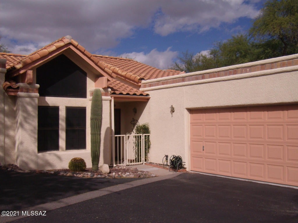 217 E Horizon Cir