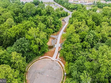 106 Calvary Ct SE