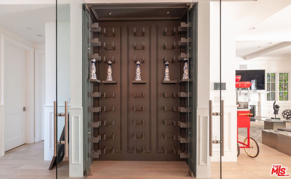 Highcliff Vista, N Stanley Ave, 90036