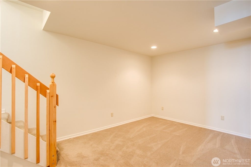 207 Riviera Dr