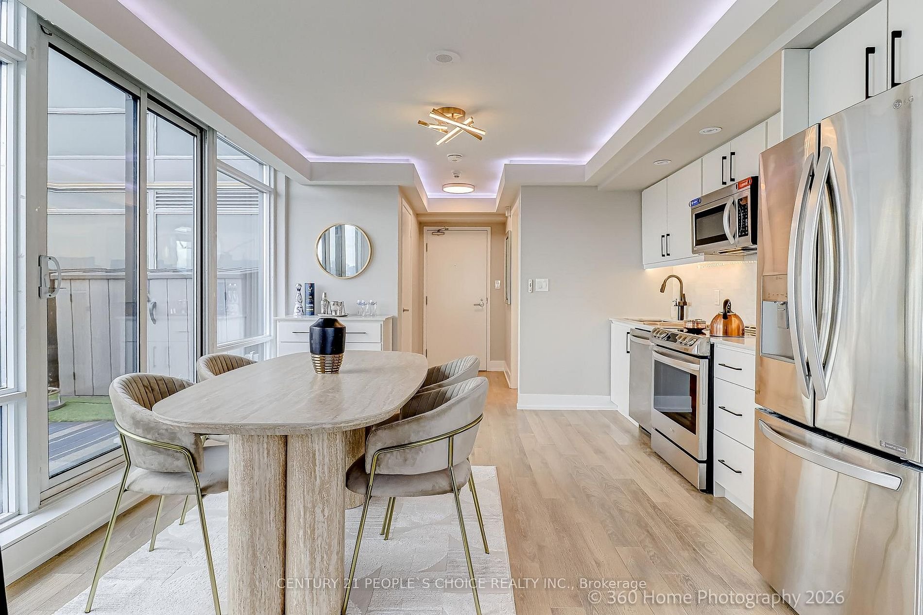 WATERFRONT LUXURY 