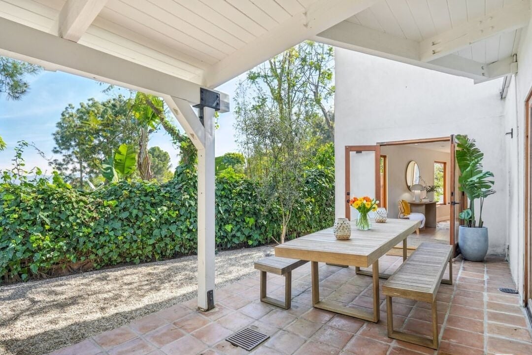 Sunset Crest Dr, 90046