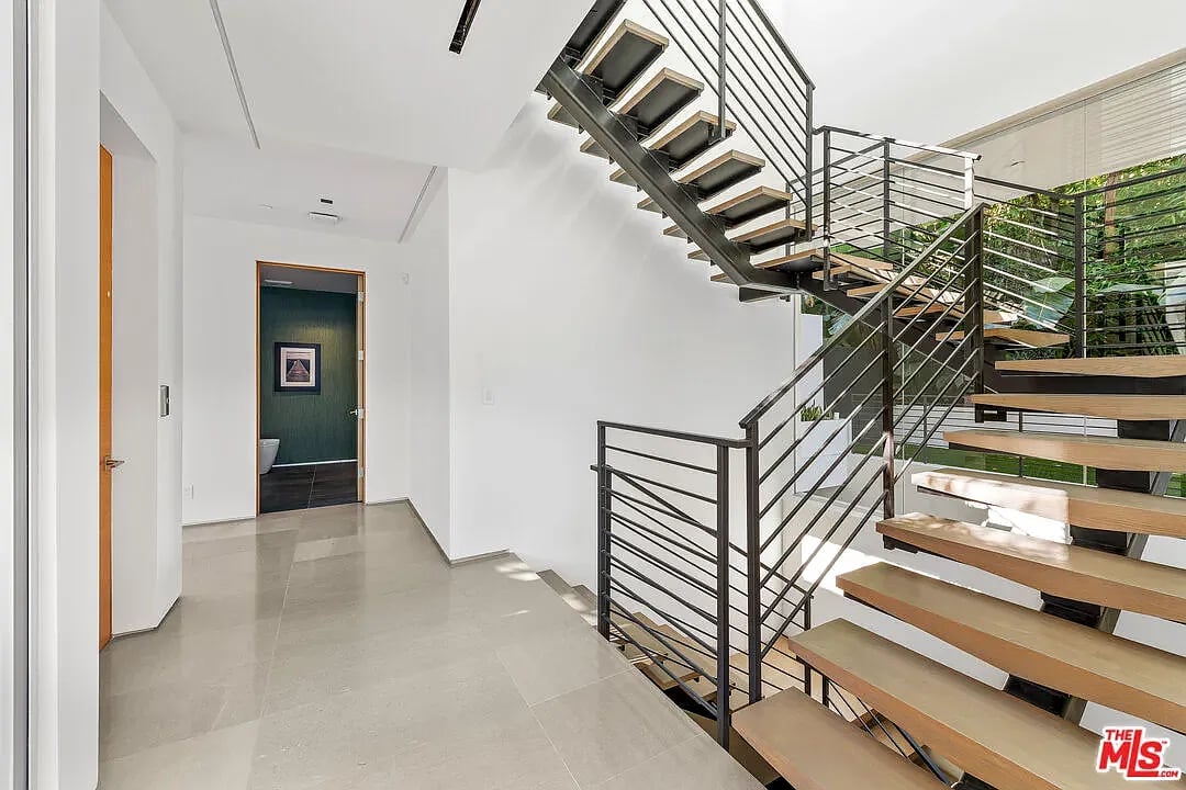 835 San Vicente Blvd