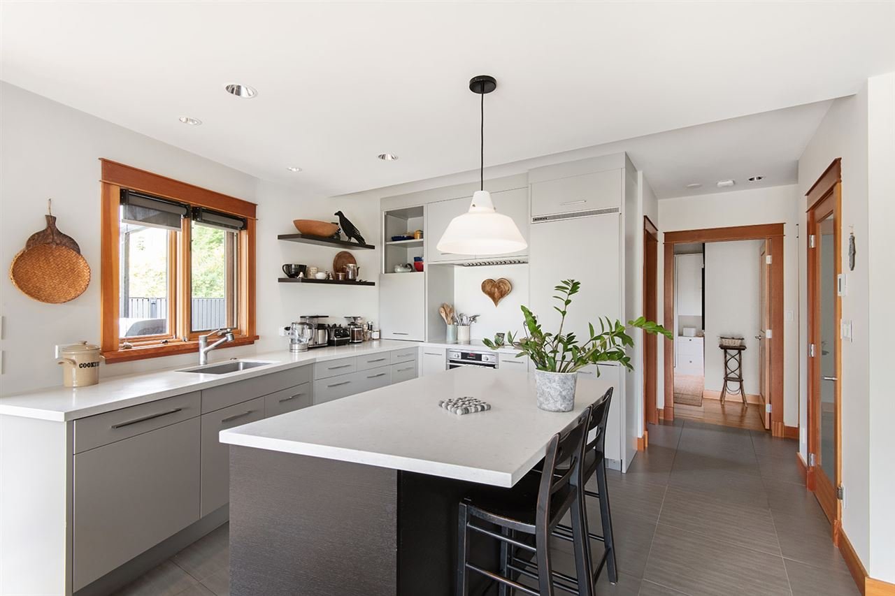 38295 View Pl