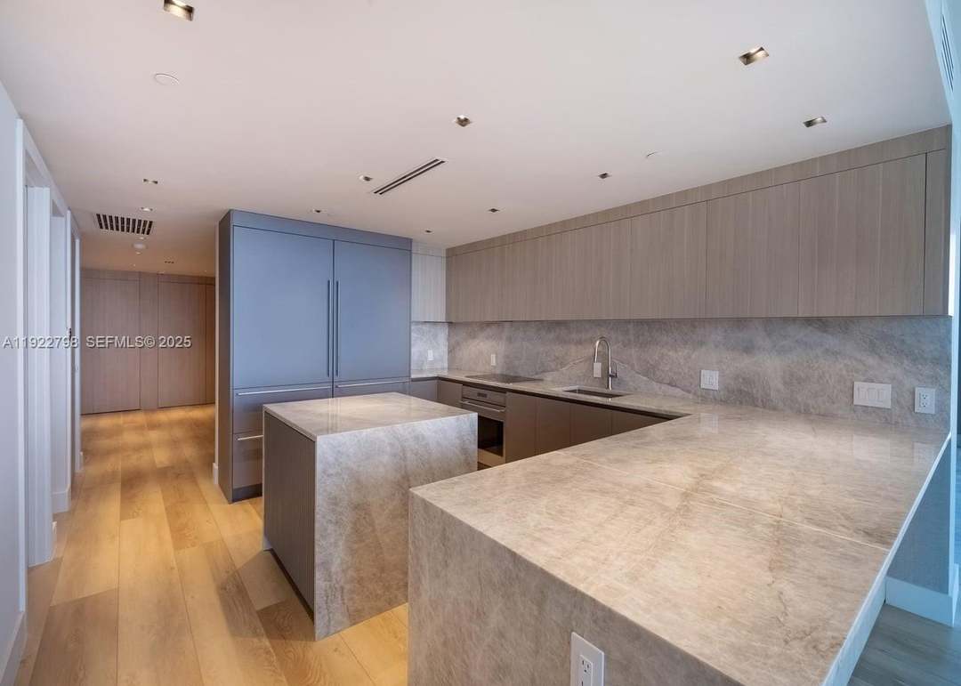 465 Brickell Ave #5701